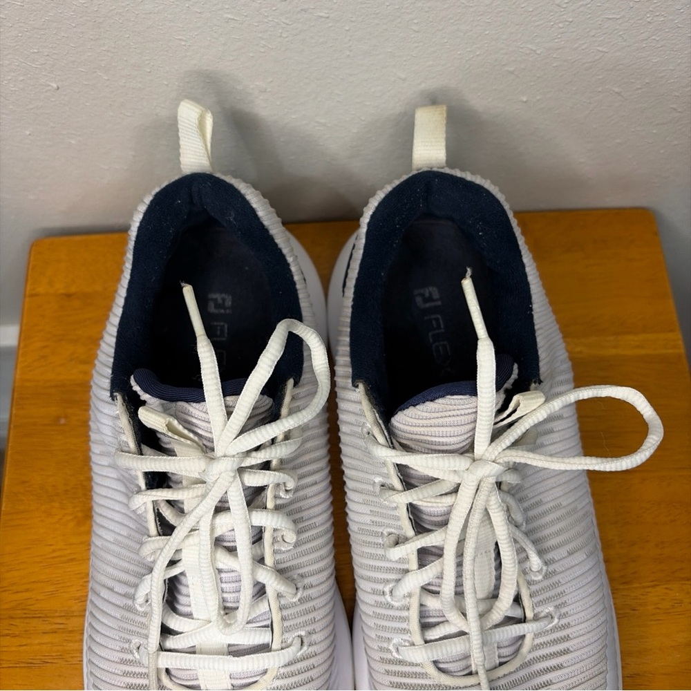 Footjoy Golf Shoes Spikeless Flex XP Mens Size 9.5 White Blue FJ 56250 Sneakers - Picture 12 of 14